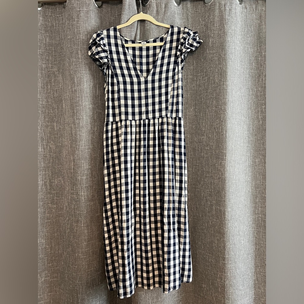 Old Navy white & navy blue gingham v-neck dress w/ ruffled cap sleeves - Medium